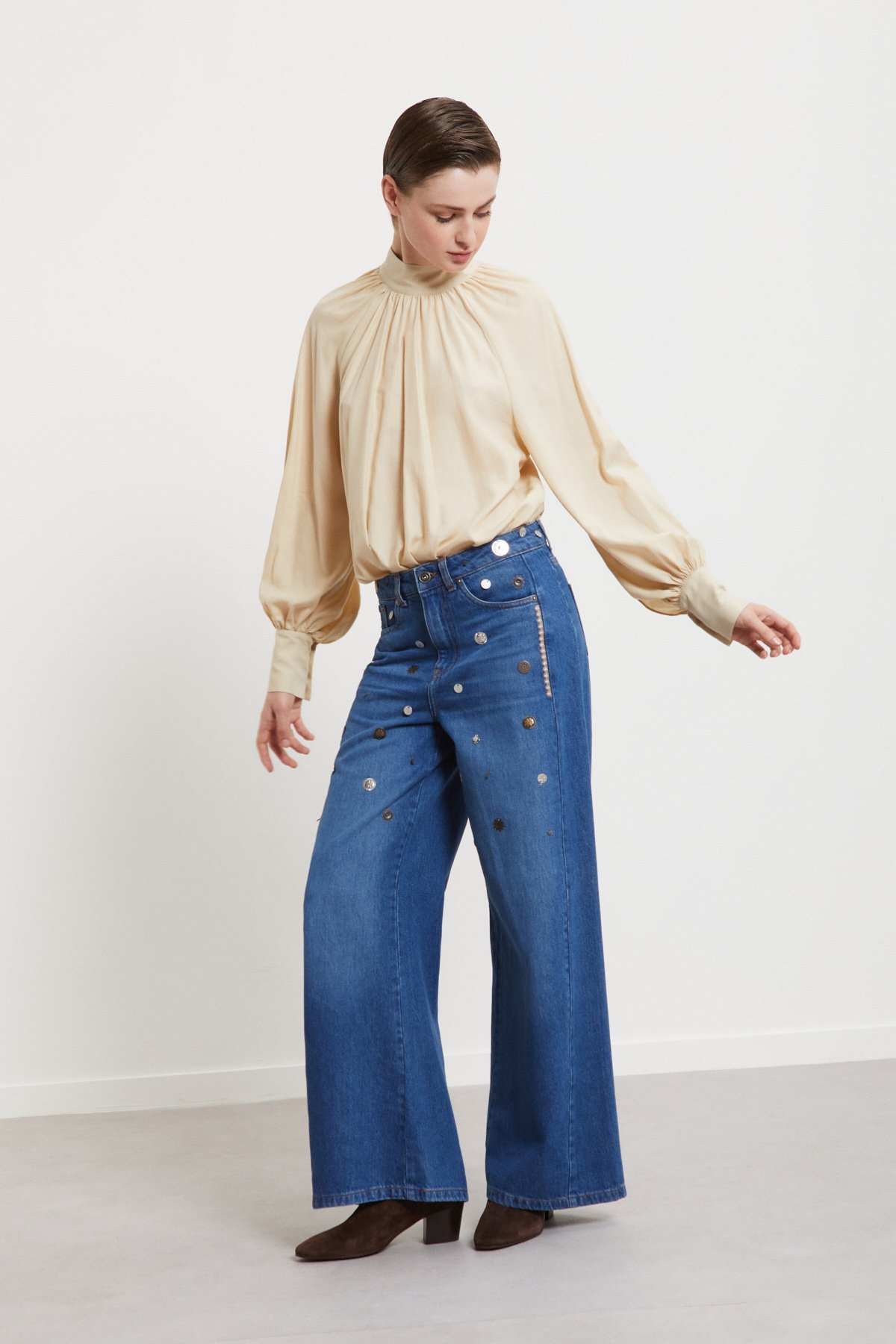 Relax Cut jeans in denim with embroidery and appliqués